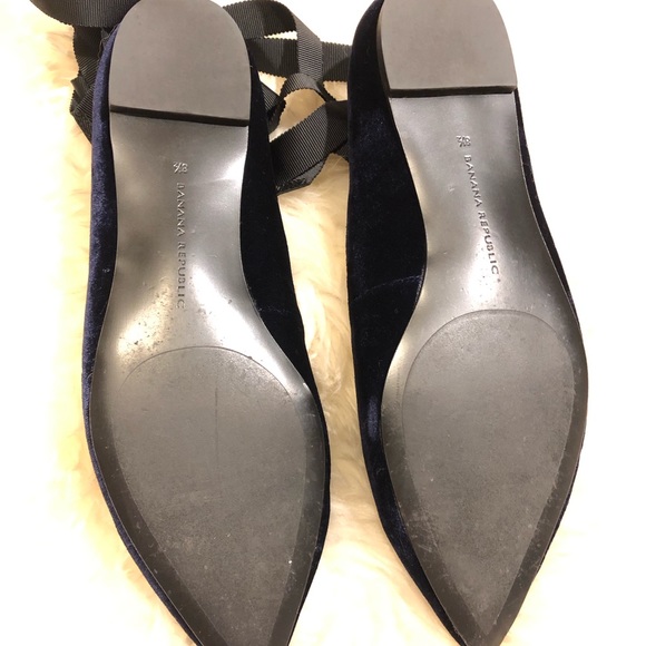 NWOT Banana Republic Velvet Flats - Picture 3 of 3